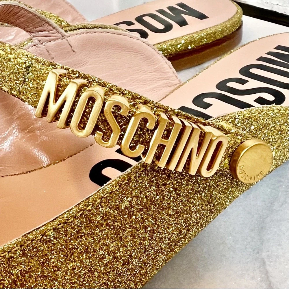 Moschino authentic pointed